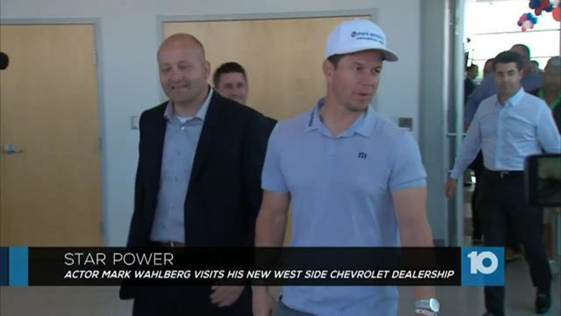 Mark Wahlberg stops in Columbus to visit car dealership