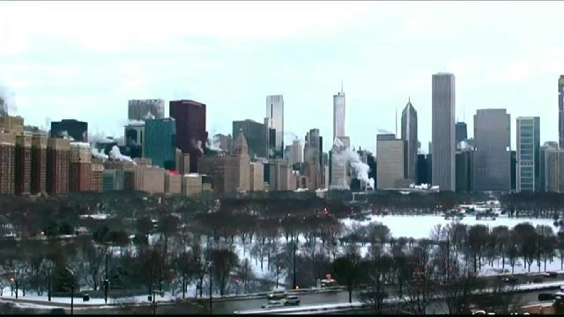 Woman helps save many in Chicago during cold temps