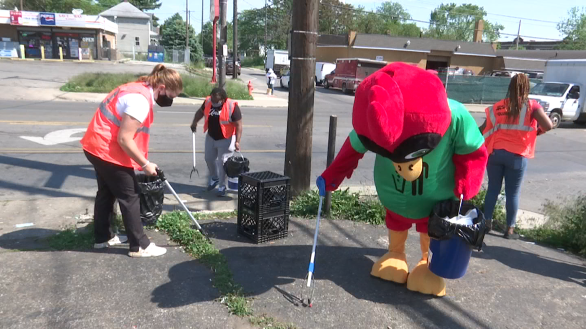 Cleaner Columbus offers pay for those who help pick up trash