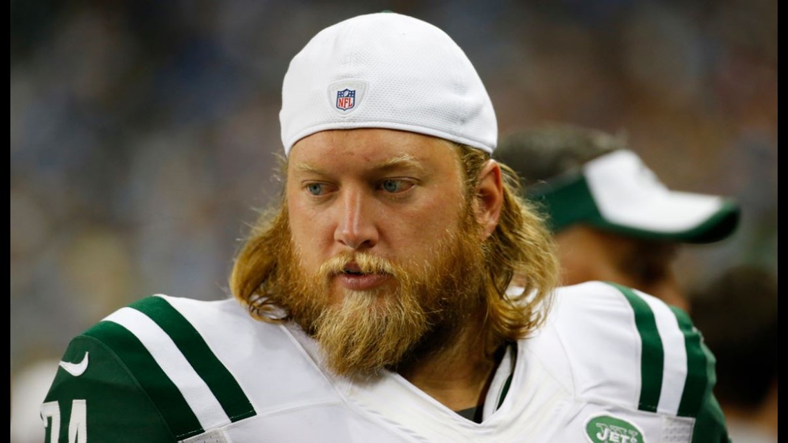 APRIL 17 NFL: Mangold announcements retirement