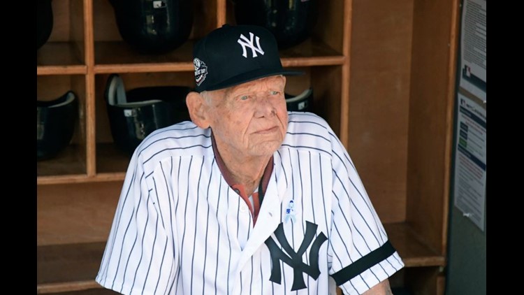 Download Mickey Mantle Throwing Cap Wallpaper