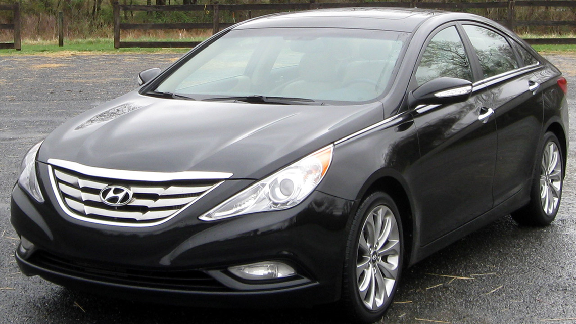 Hyundai recalls midsize cars; sunroofs can fly into traffic