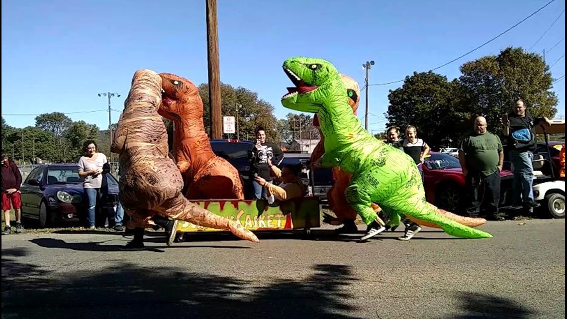 Monsters, dinosaurs and more gather to race coffins at Chillicothe ...