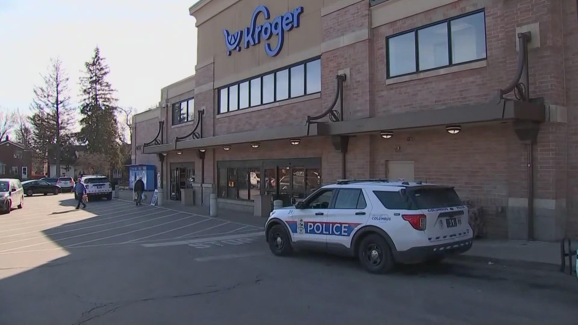 Police Employee at Clintonville Kroger stabbed; suspect at large