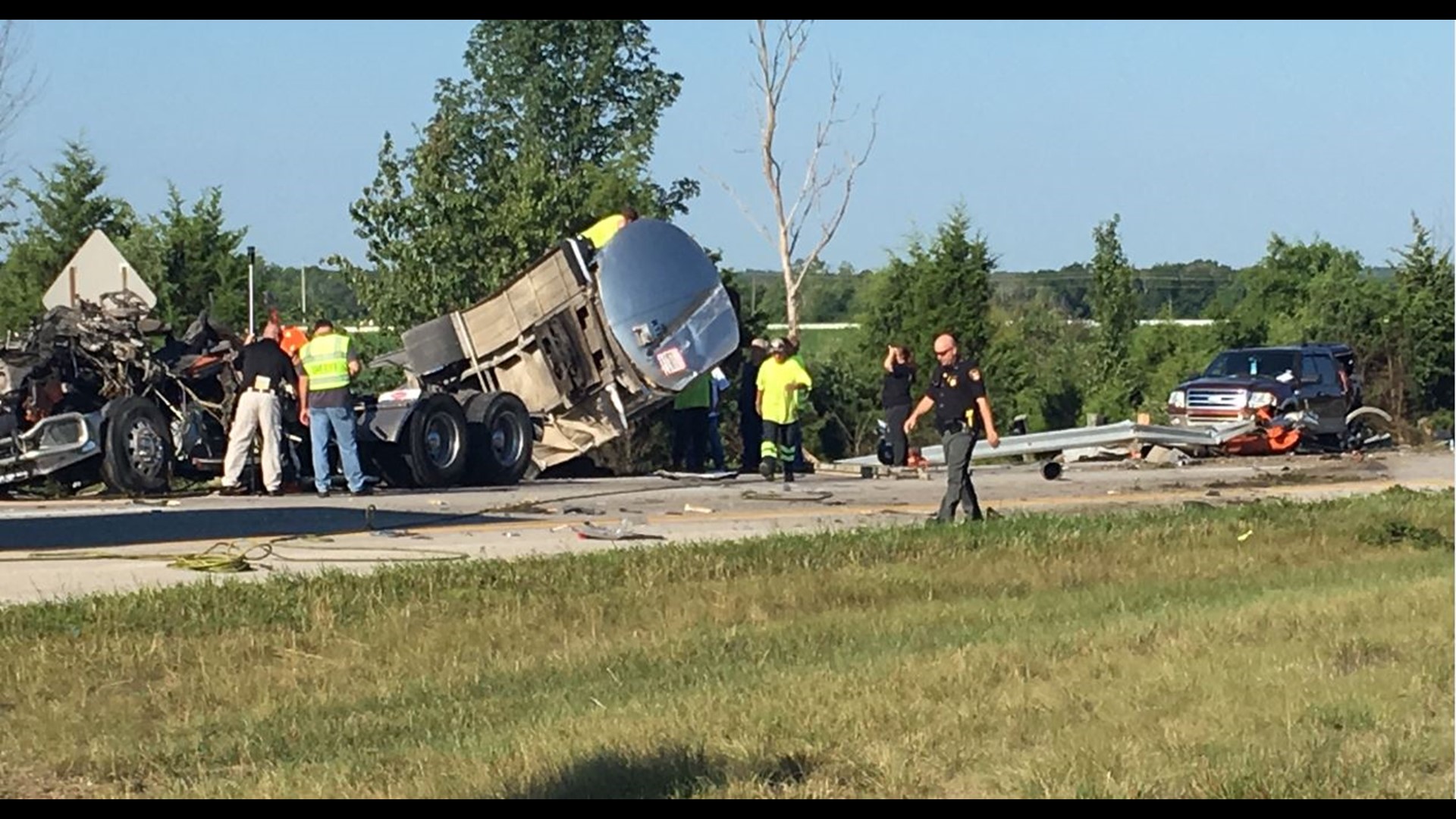 2 dead, 5 injured after crash on I-71 in southern Franklin County