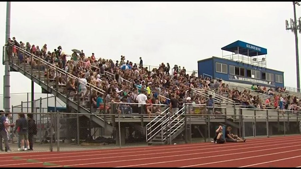 1,200 Worthington Kilbourne students put glasses on, set eyes on sky