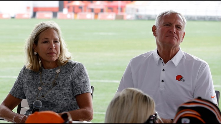 Sources: Cleveland Browns' owners Jimmy and Dee Haslam to buy