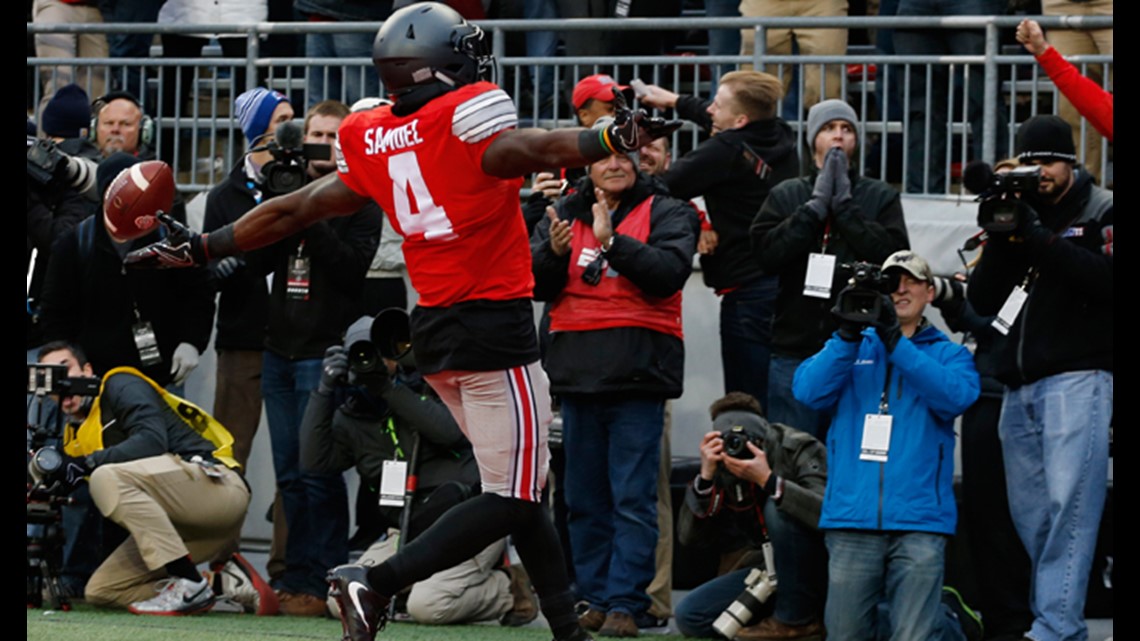 Ohio State football: Raekwon McMillan gets tackled by female fan