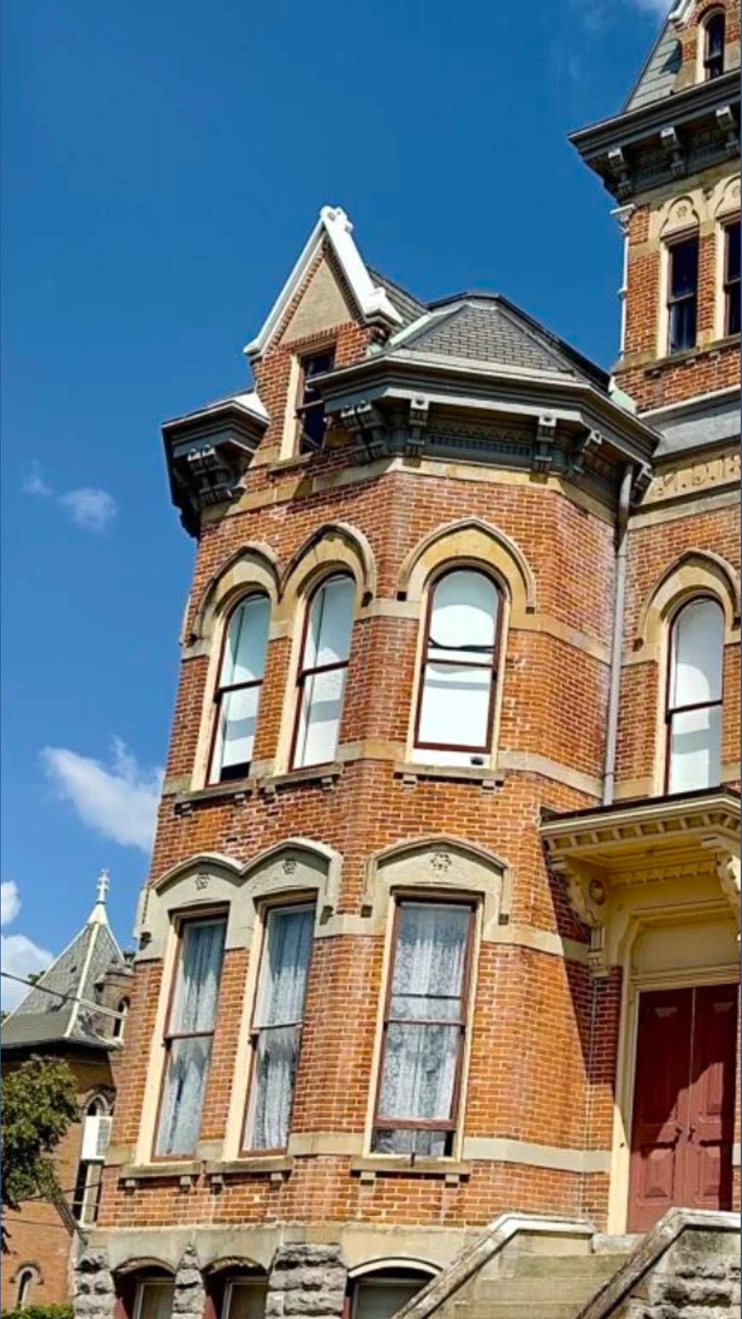 How to tie the knot at Delaware Municipal Court on Halloween | 10tv.com