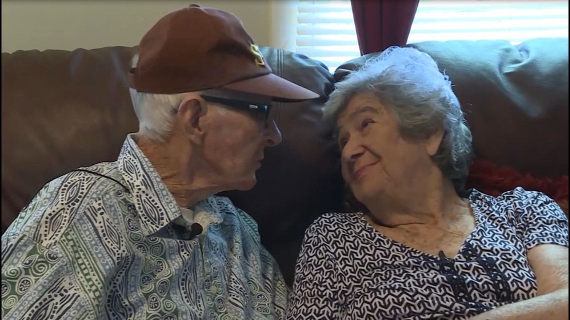 'Amazing love story' Husband & wife die hours apart after 71 years of