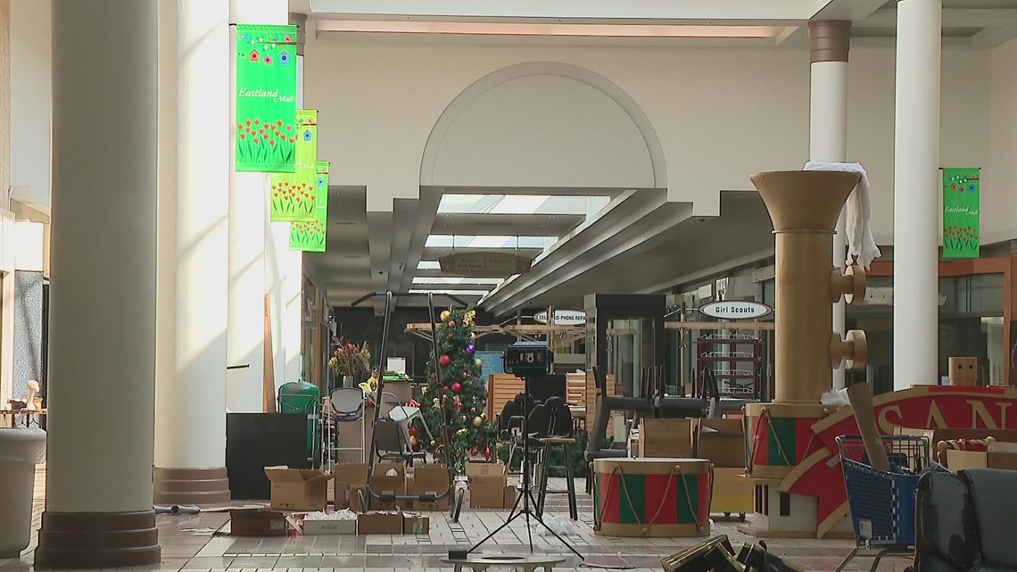 Auction company selling off Eastland Mall items prior to building's