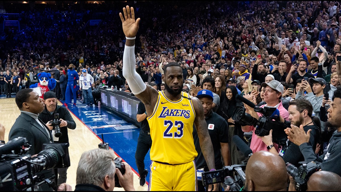 Kobe Bryant left Philadelphia wearing an Eagles shirt after the  Lakers-Sixers game