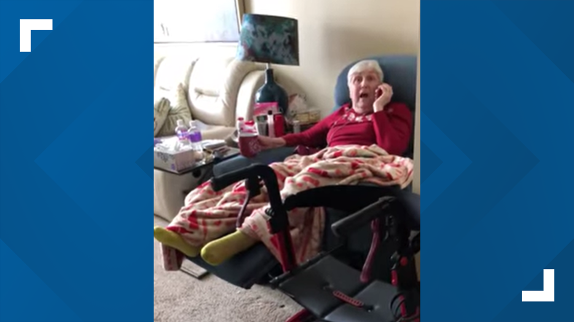 Grandmother surprised in nursing home after 357 days of separation due to COVID-19 - Vimarsana News