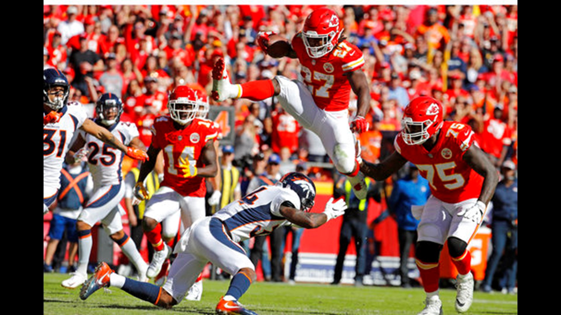 Kareem Hunt buys tickets for Willoughby South football team to see