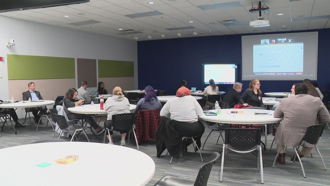 Columbus school board hold special meeting on closures