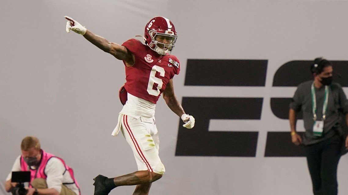 DeVonta Smith injury: Inside Alabama's medical tent at title game - Sports  Illustrated