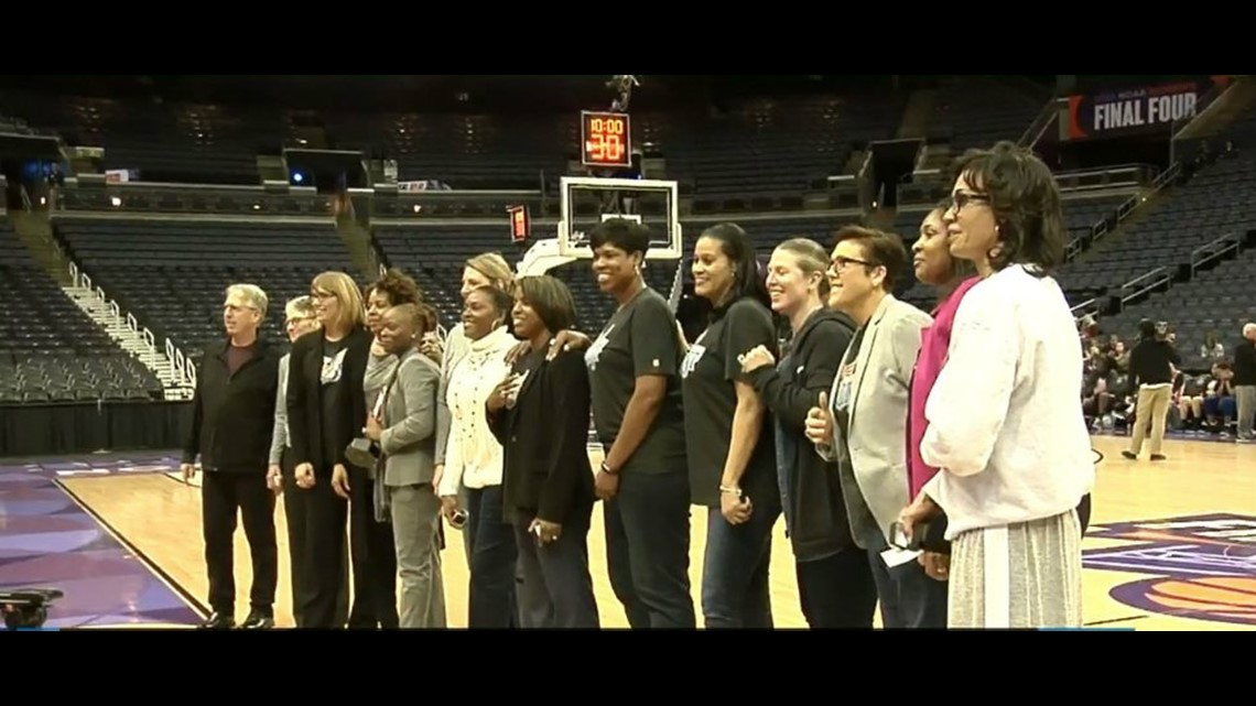 Columbus Quest basketball team receive rings 20 years later