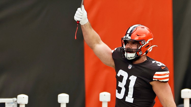 Browns Place Janovich on COVID List After Sunday's Game