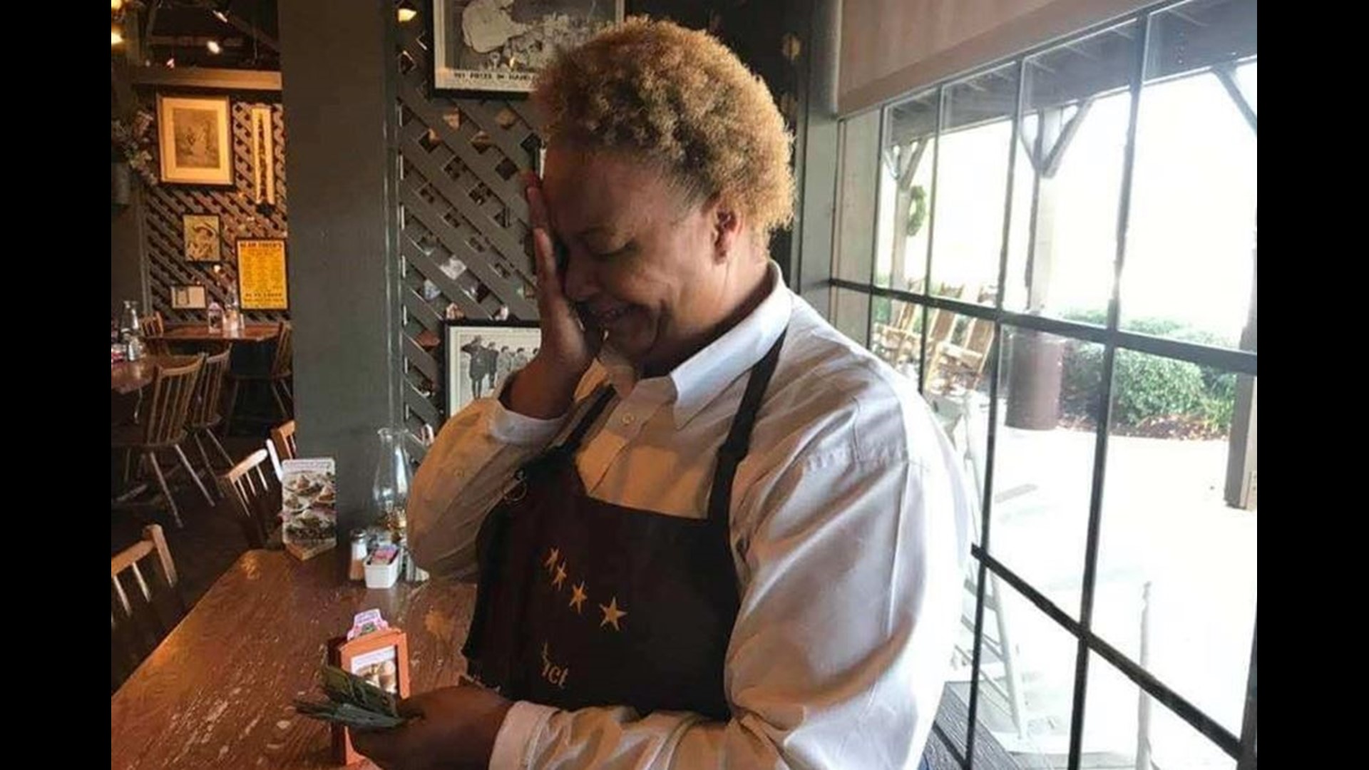 Cracker Barrel waitress receives 1,100 tip