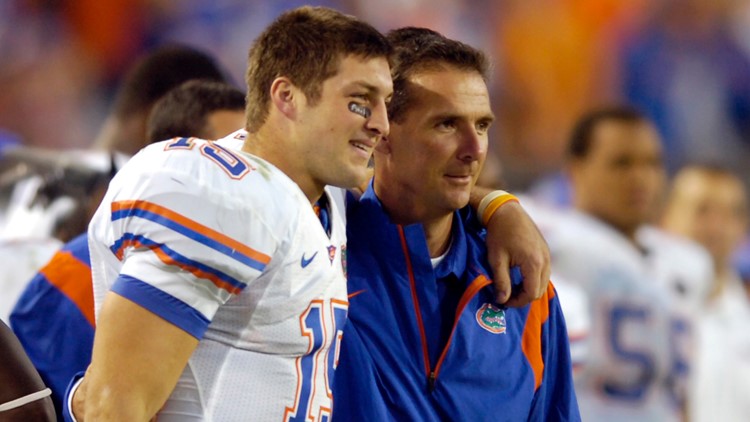 Reunited: Tebow signs with Jags, rejoins Meyer as tight end