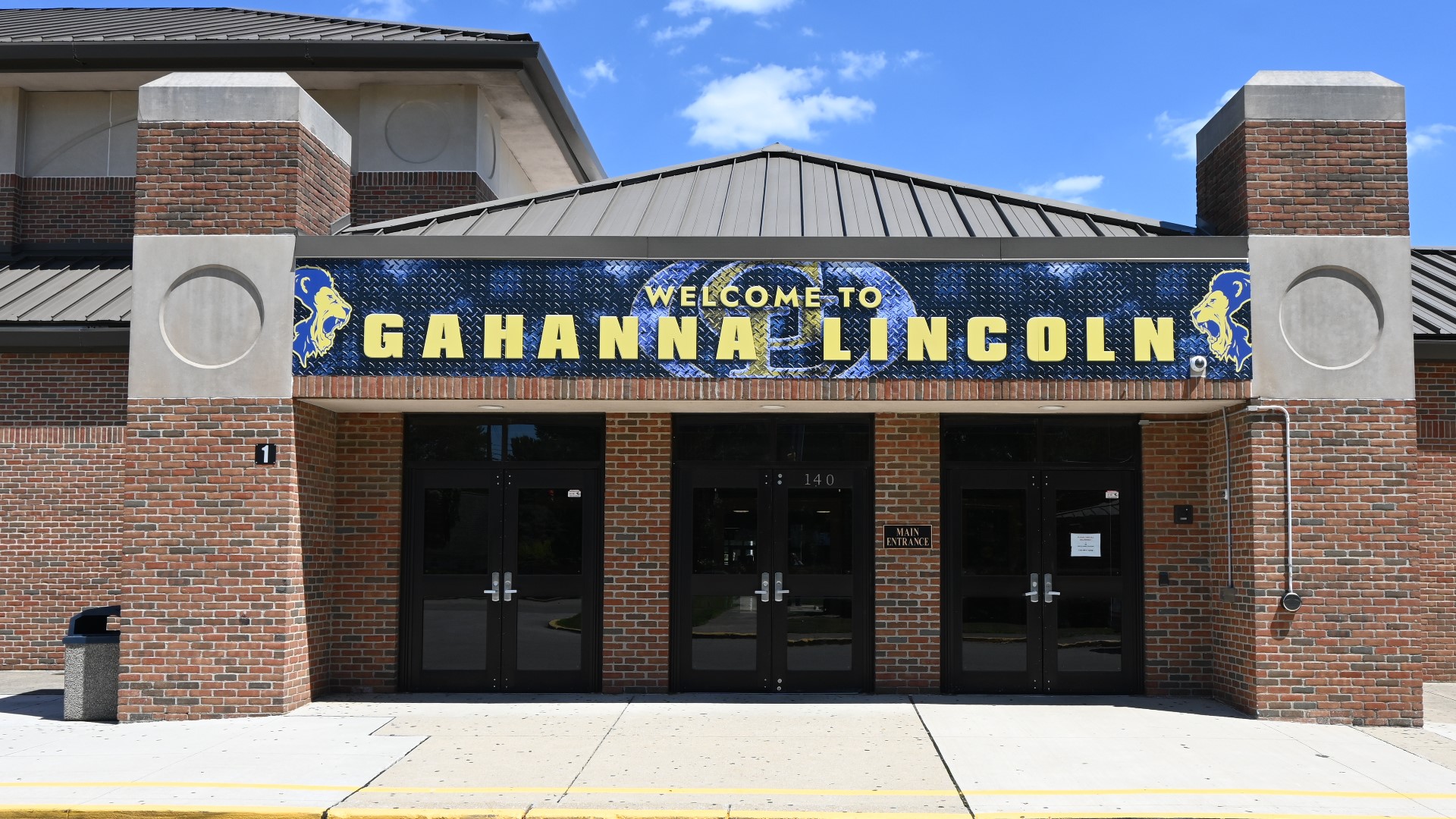 Gahanna Lincoln High School closed because of gas line break | 10tv.com