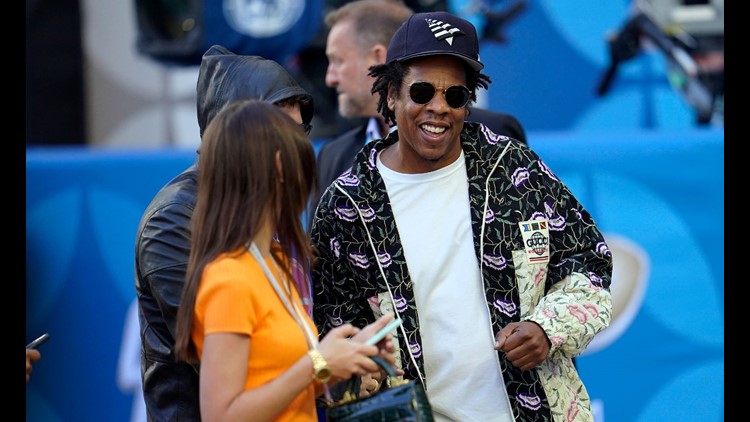 Beyoncé, Jay-Z sit during national anthem at Super Bowl