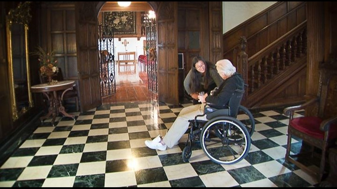 Senior Dorm College students move into assisted living home
