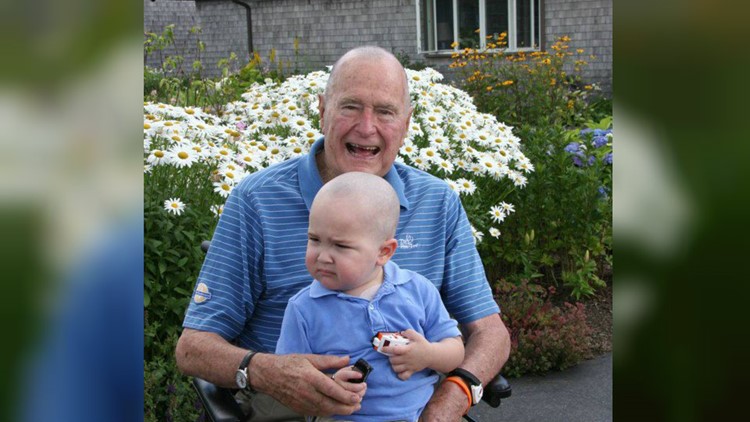 George H W Bush Once Shaved His Head For A Secret Service Agent S Son With Leukemia