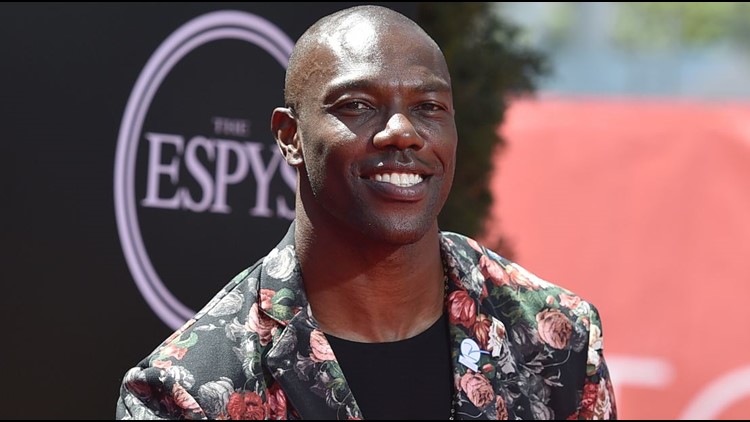 Former Cowboys WR Terrell Owens hit by car after pickup basketball game: Report