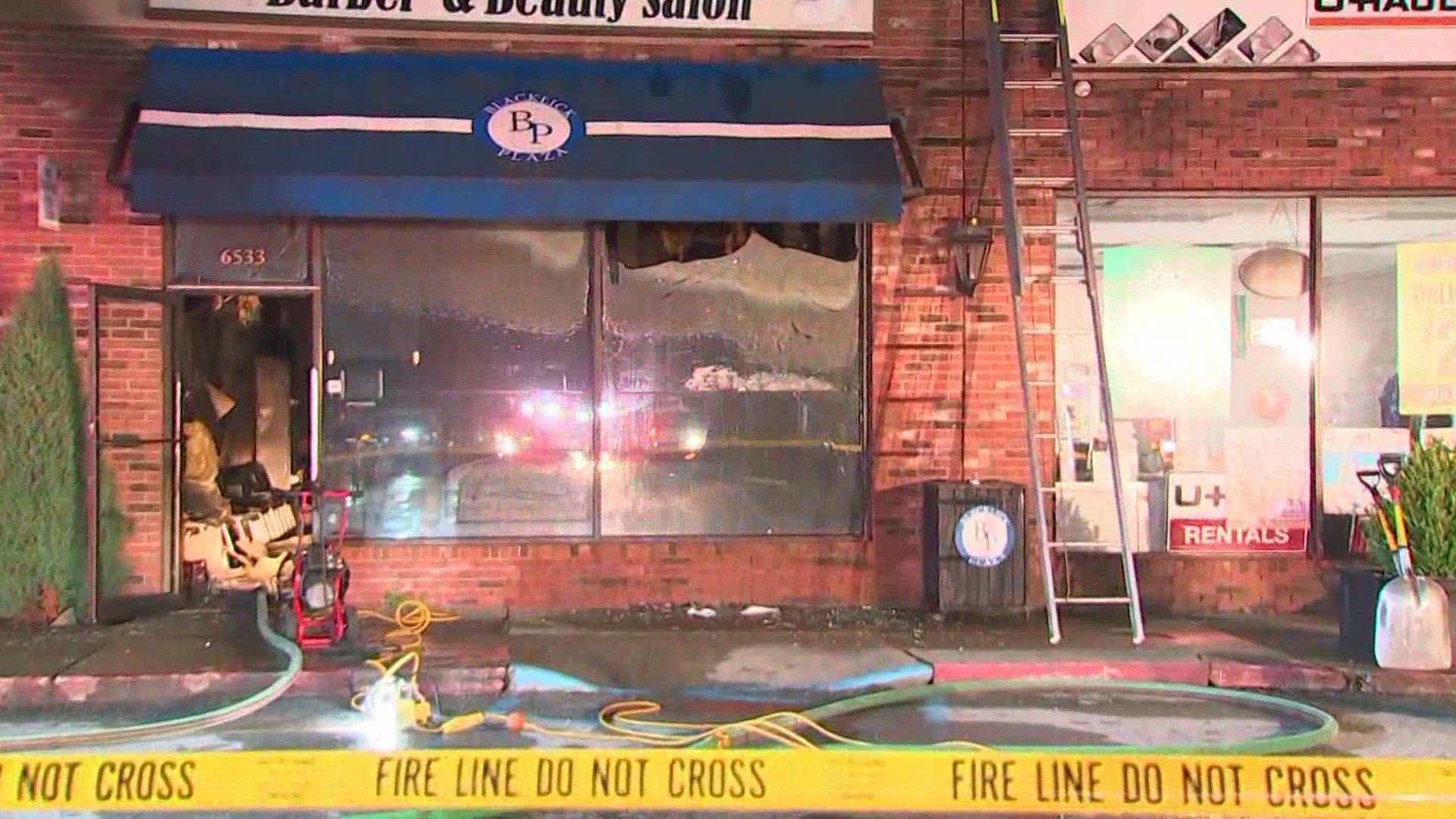 No, doctors don't need to aspirate the COVID19 vaccine site