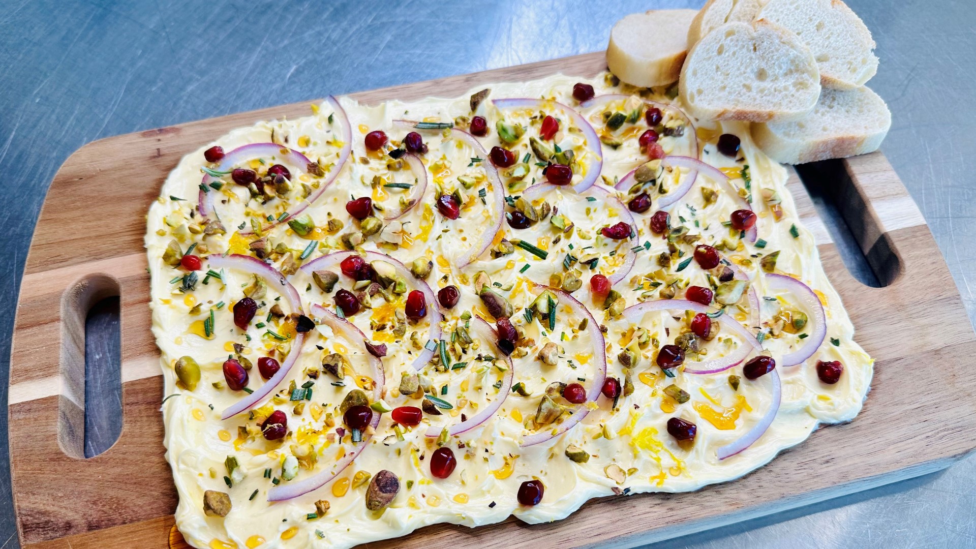 10TV's Brittany Bailey shows you how to make the latest viral trend: a butter board. Put all of your favorite toppings on and serve it with bread!