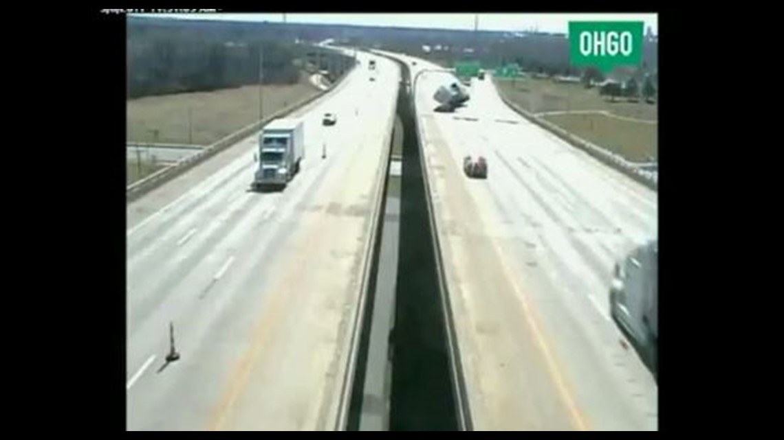 High winds shut down interstate bridge, affect air travel in Ohio