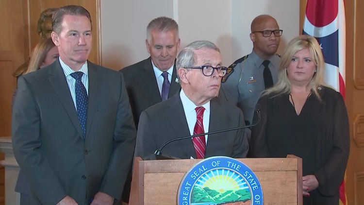 DeWine signs bill prohibiting Ohioans from using phones, other devices while driving