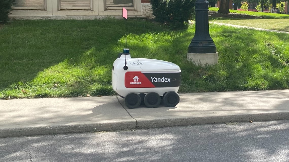 Grubhub, Yandex SDG deploy robot delivery at Ohio State - CampusIDNews