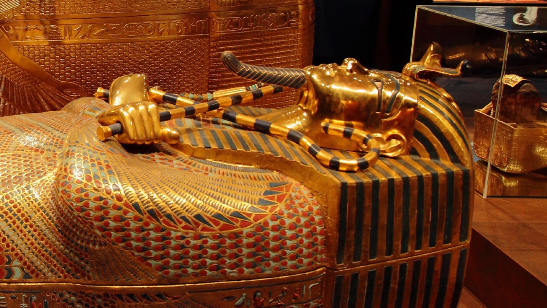 "Tutankhamun: His Tomb and his Treasures" will open at the Columbus science museum on March 18, 2023.