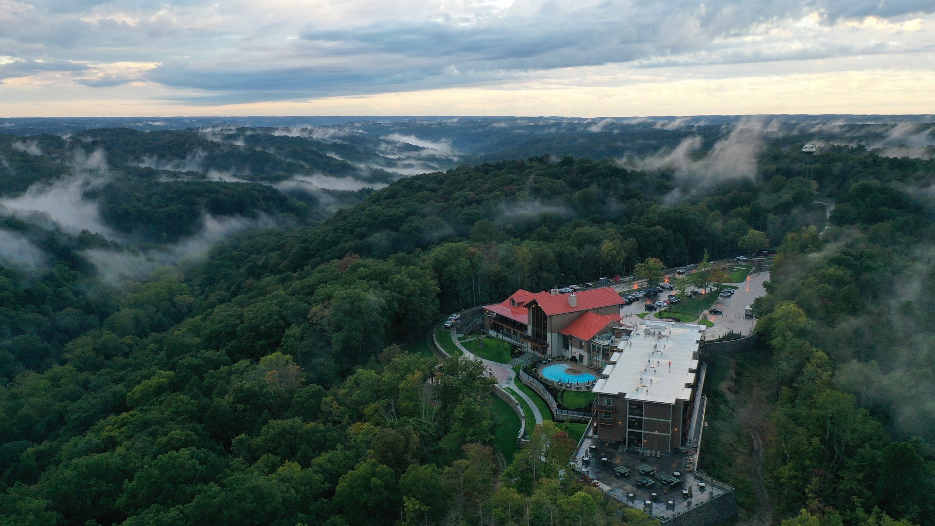 Hocking Hills cuts the ribbon on new lodge | 10tv.com