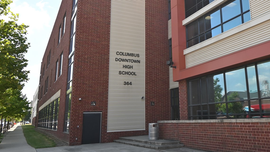 3 vehicles vandalized outside Columbus Downtown HS - Vimarsana News