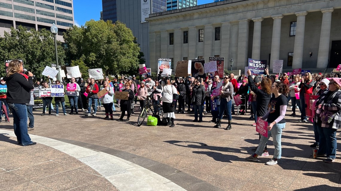 Women's rights march held outside Ohio Statehouse - Vimarsana News