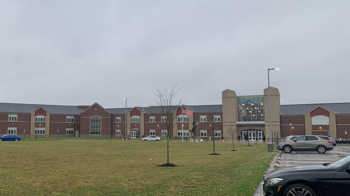 police-break-up-fights-at-groveport-madison-high-school-10tv