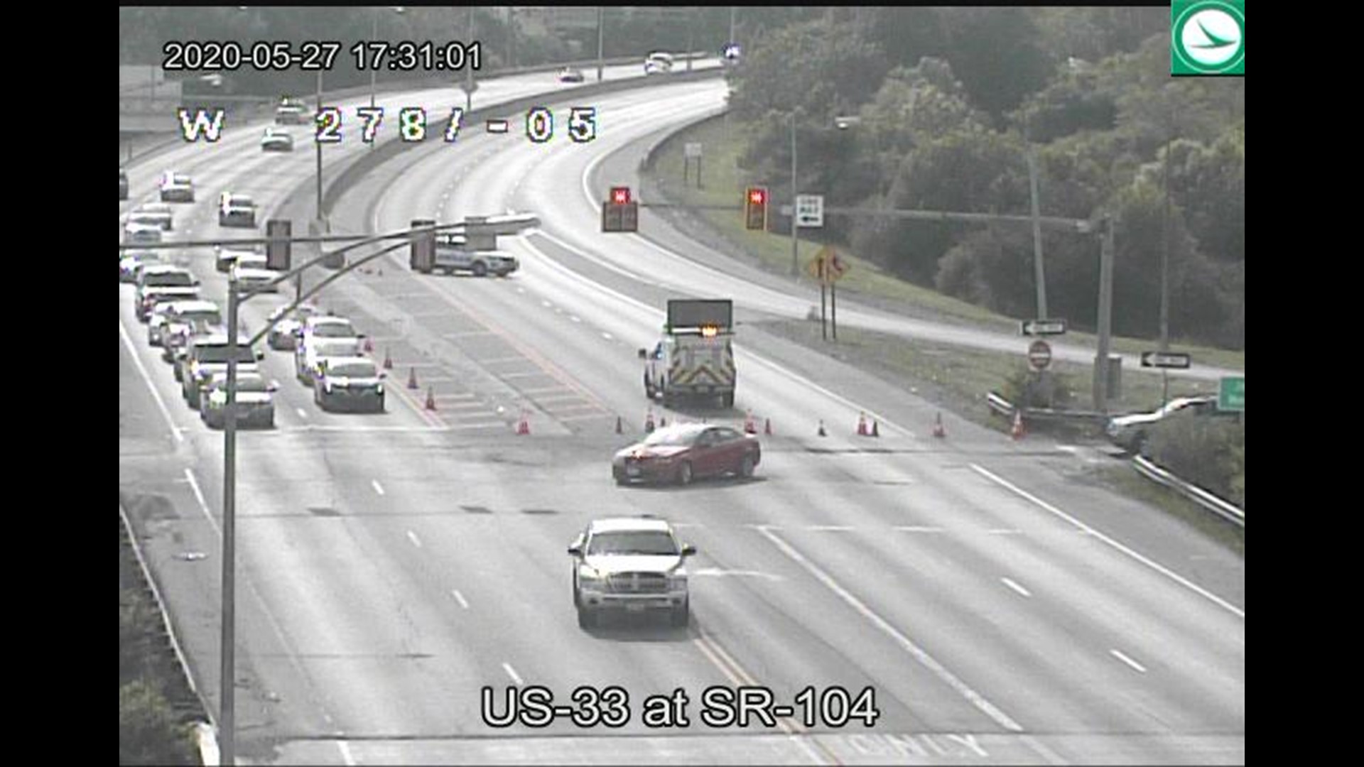 3 injured, 1 critical in south Columbus crash
