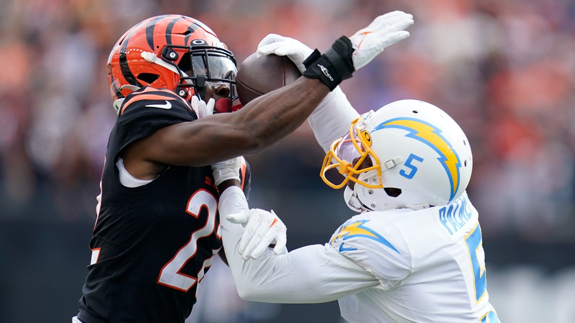 Los Angeles Chargers at Cincinnati Bengals on December 5, 2021