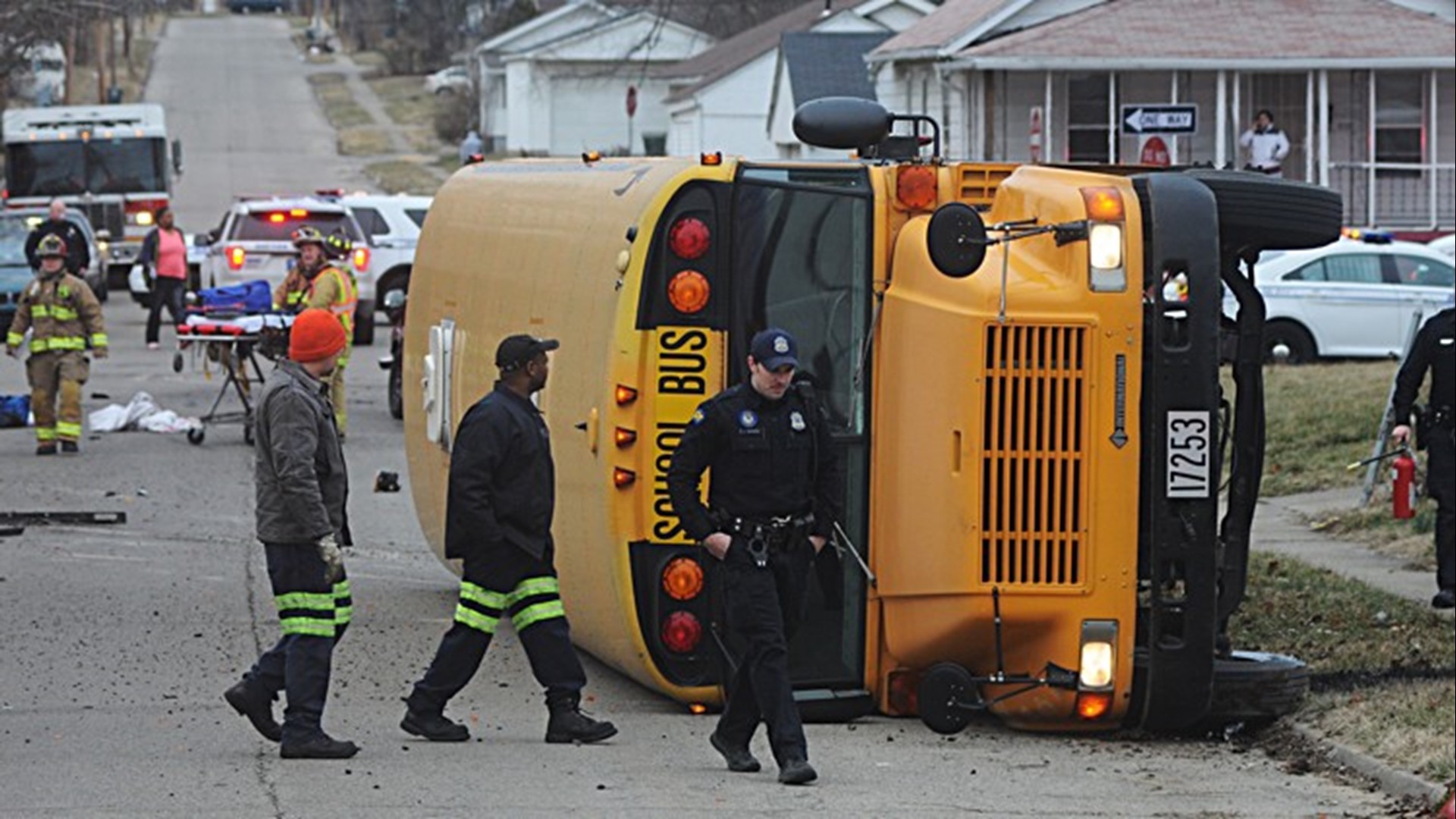 Students injured in SW Ohio school busSUV crash