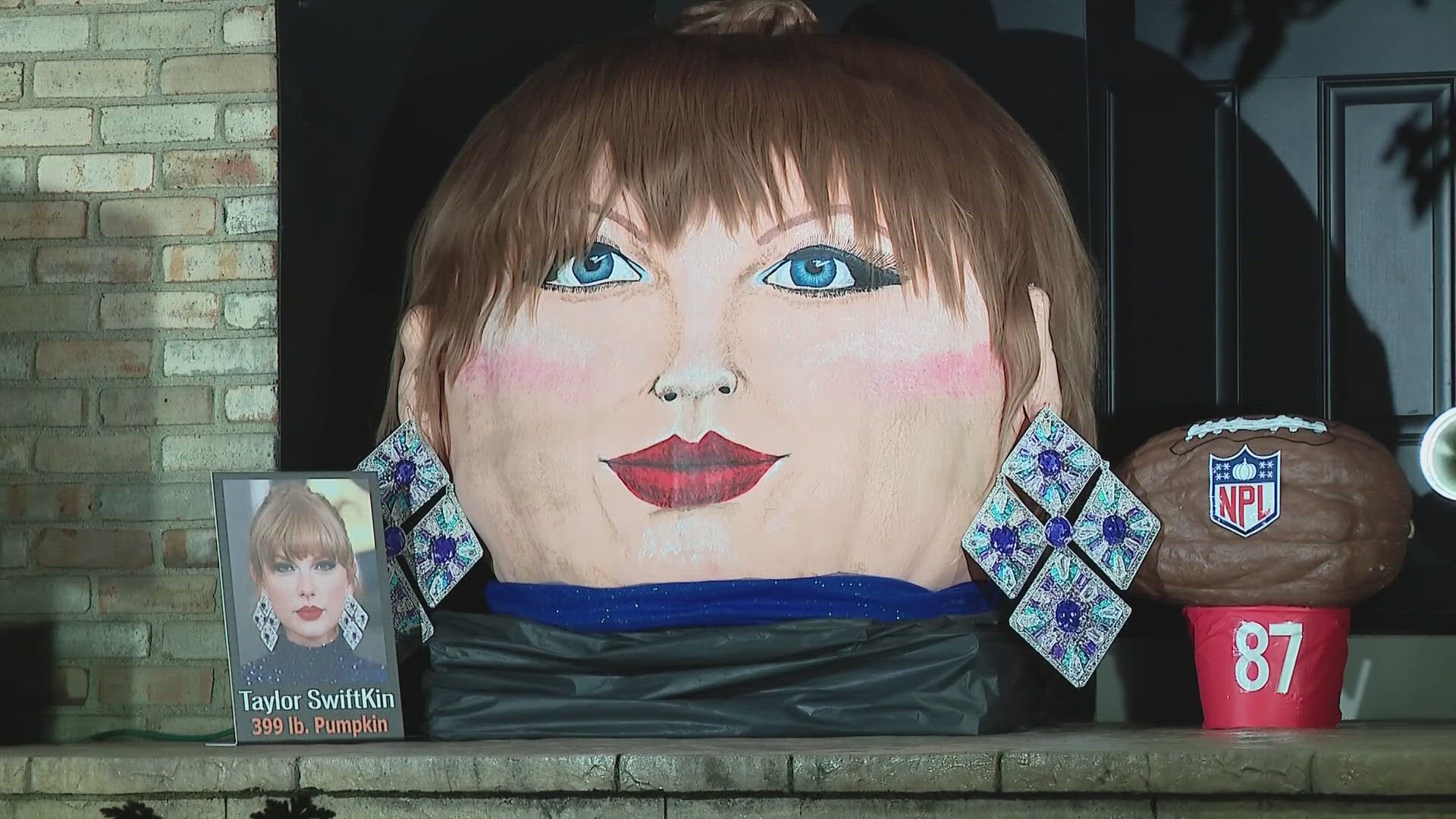 Jeanette Paras created the "Taylor Swiftkin" in Dublin.