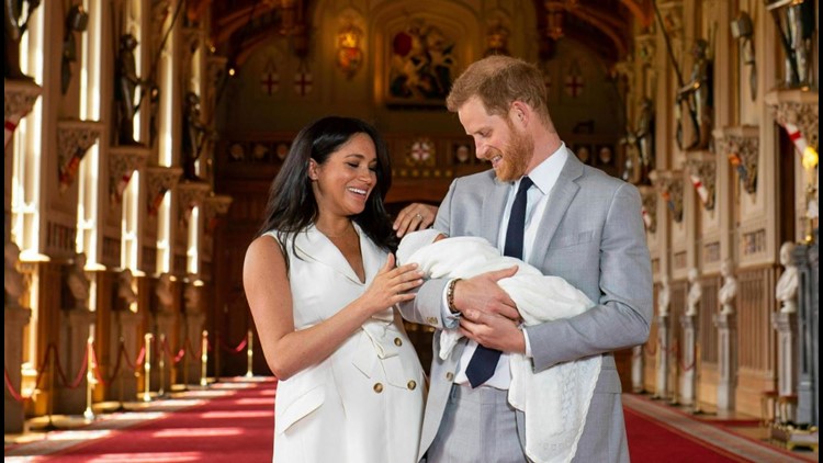 Duke Duchess Of Sussex Make First Appearance With Royal Baby 10tv Com