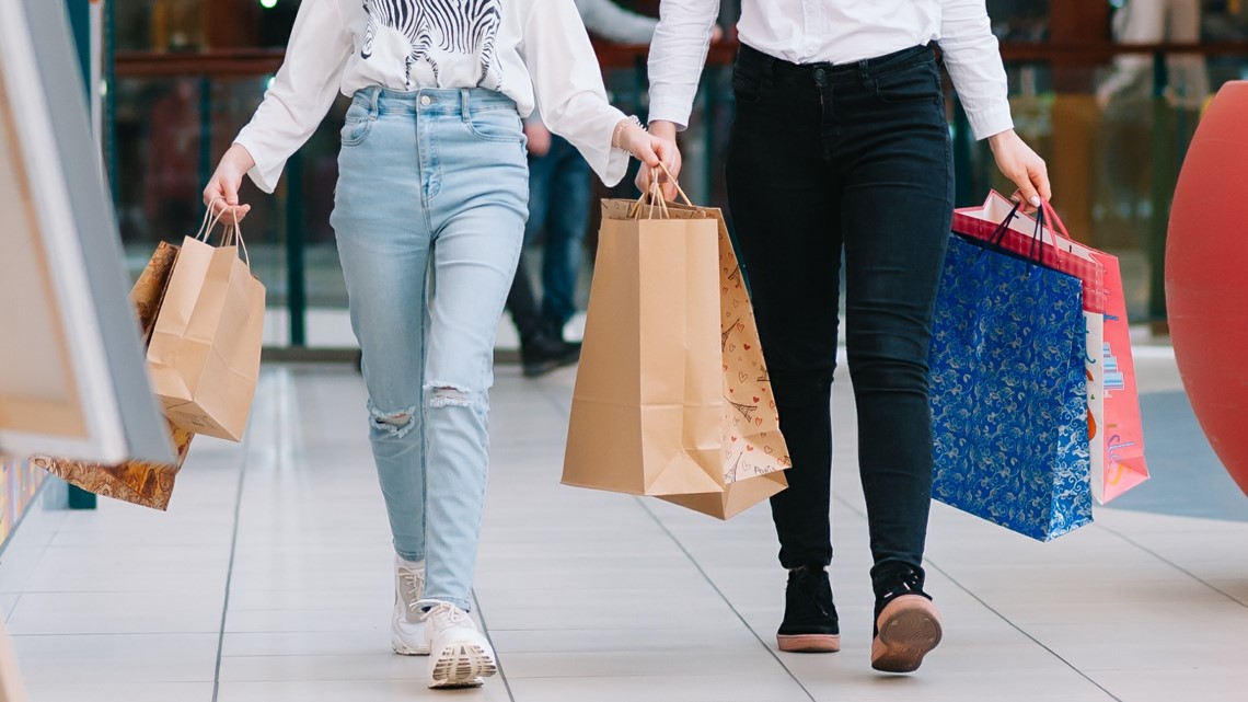 Smaller stores focus on last-minute shoppers - Vimarsana News
