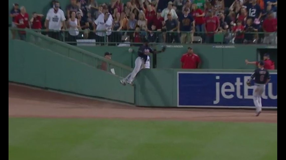 Austin Jackson jumps over wall and into Fenway bullpen to rob home run
