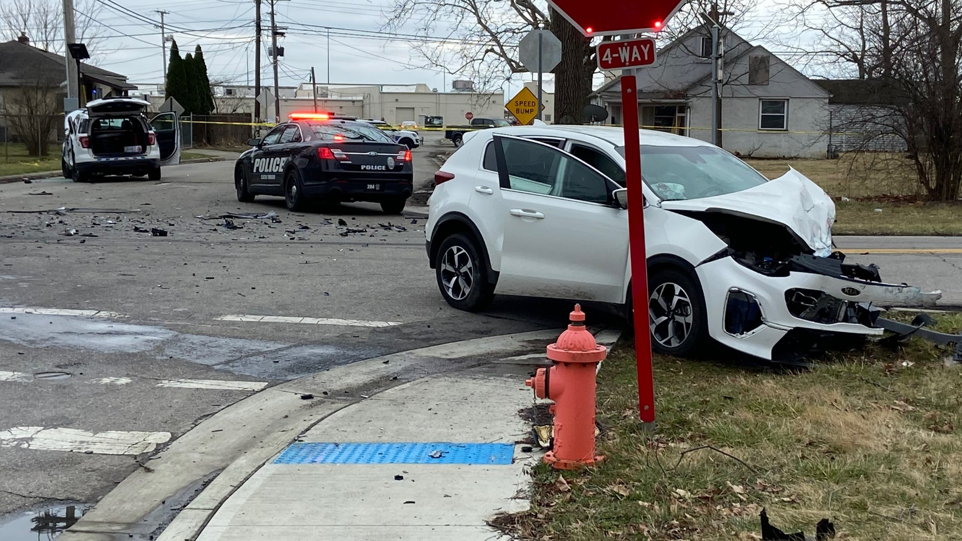 Officer injured after juveniles driving stolen Kia hits cruiser | 10tv.com