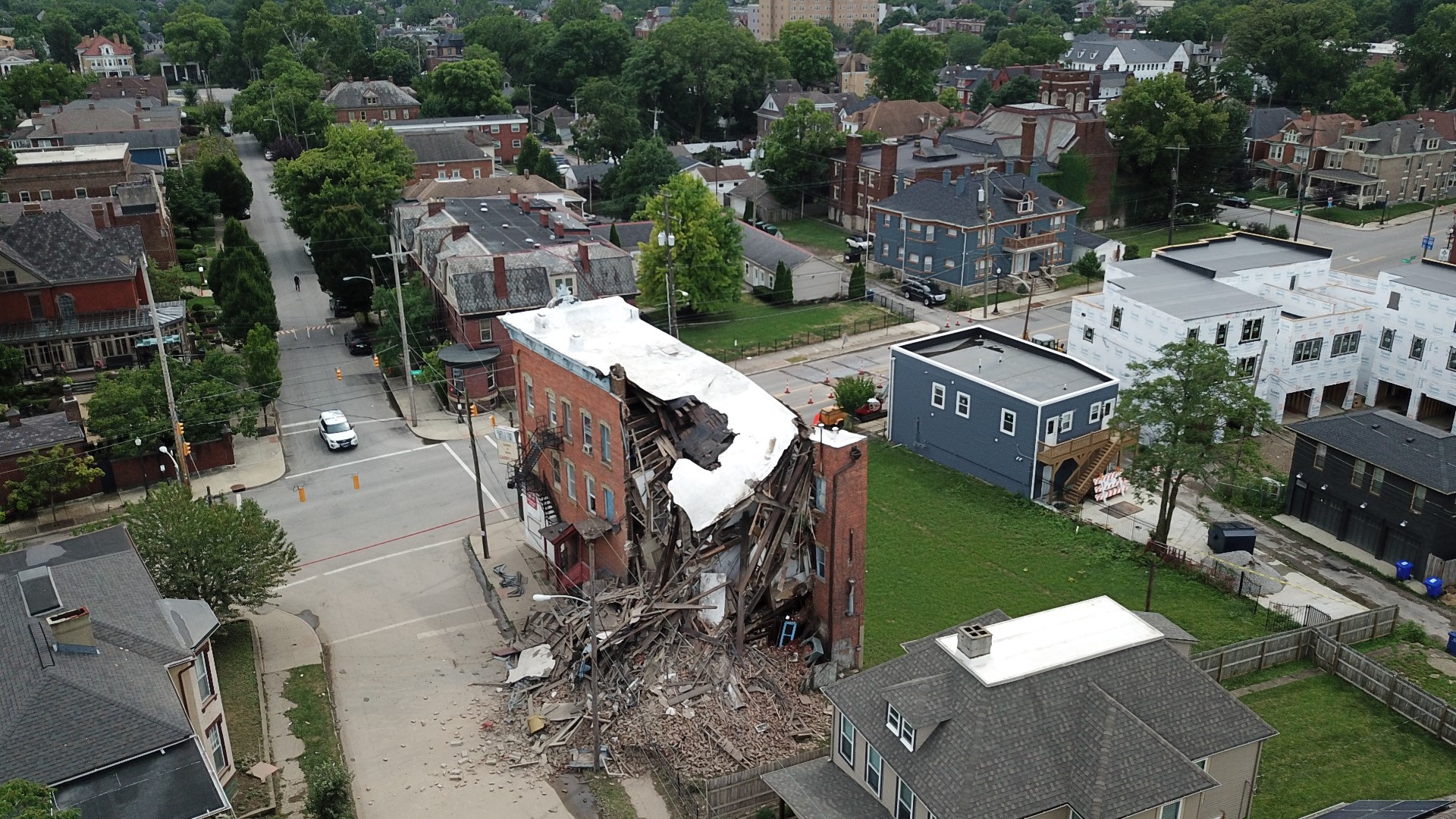 Business destroyed after partial building collapse in Columbus | 10tv.com