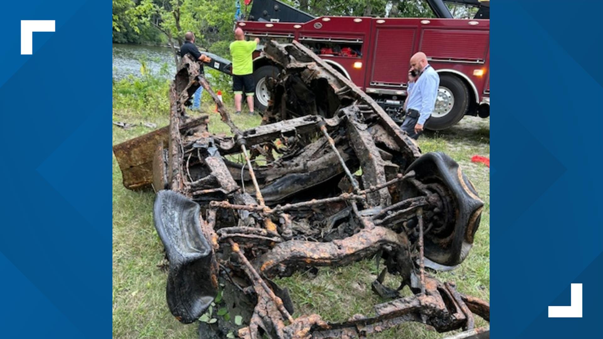Overturned pickup truck recovered from Scioto River | 10tv.com