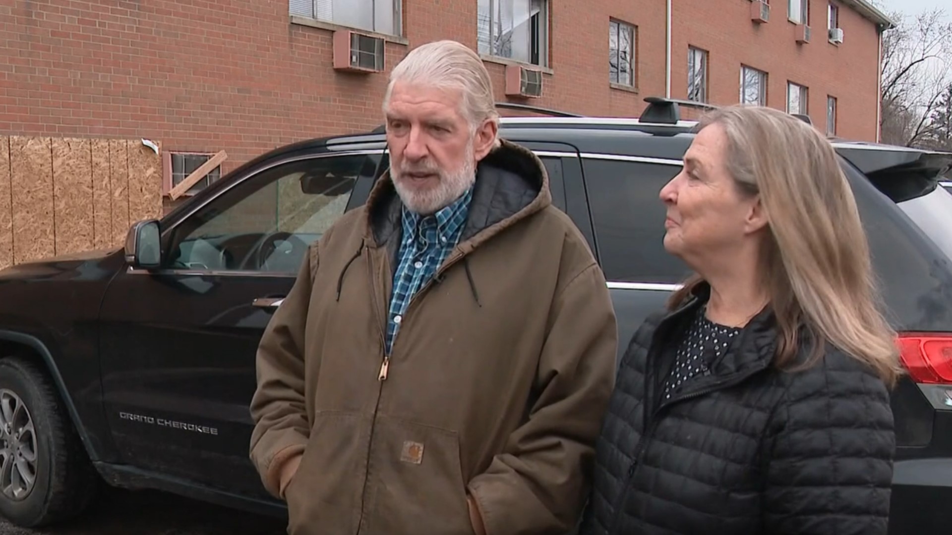 Dr. Ján Klamar and Ruth Staveley were on their way to pick up their daughter from the airport for Christmas when they saw flames shooting from an apartment window.